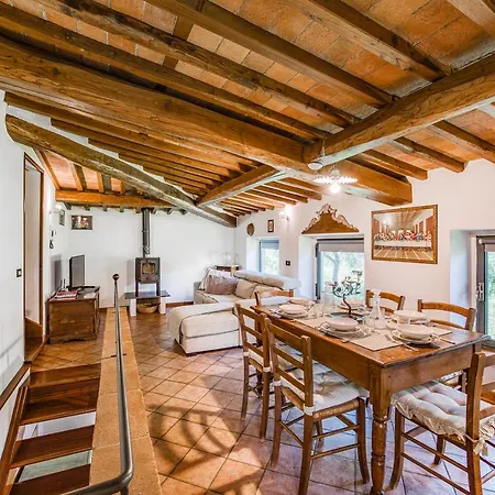 Casa Ortomaggiore With Pool & Sauna Вилла Камайоре