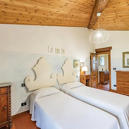 Casa Ortomaggiore With Pool & Sauna Вилла Камайоре
